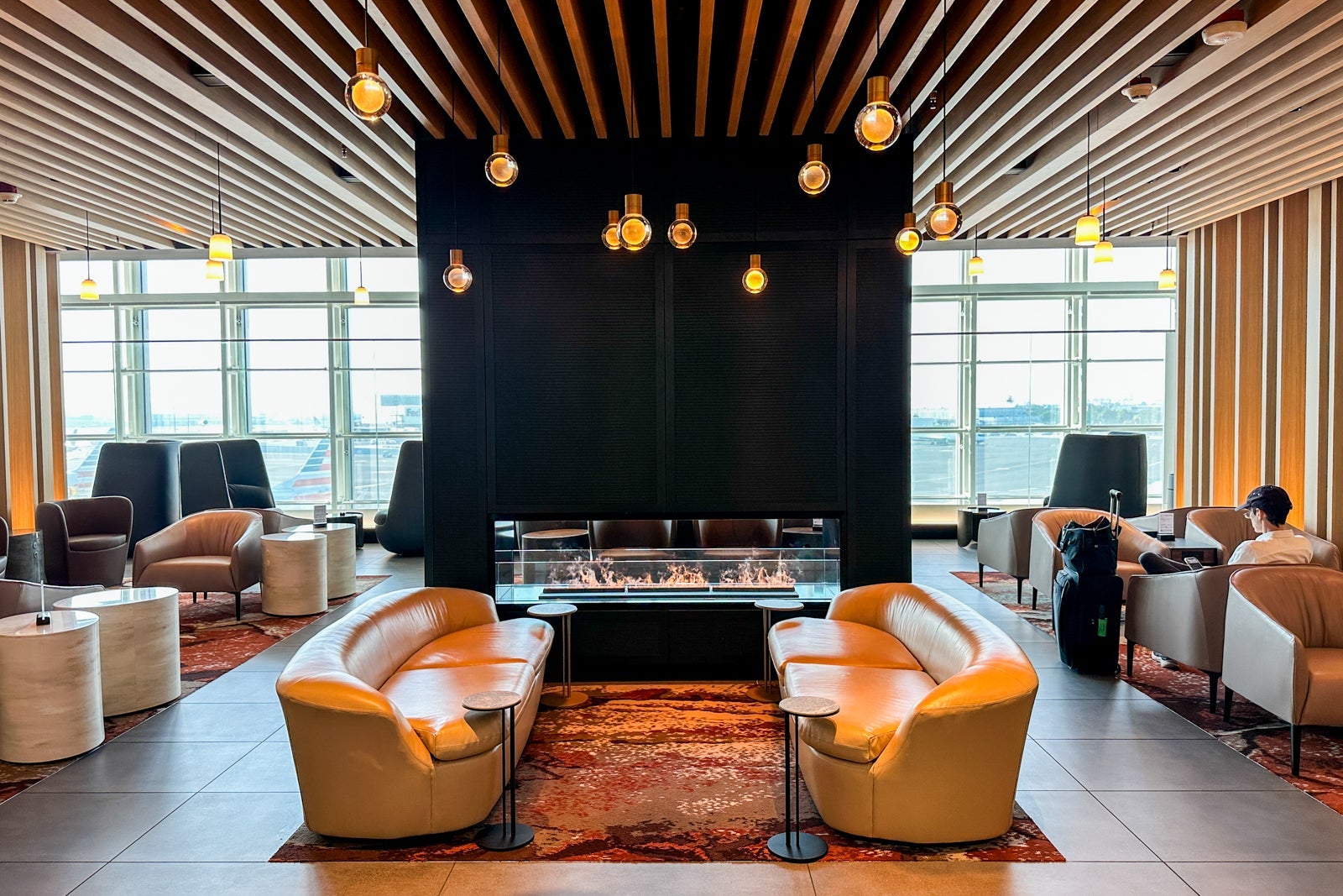 Newark American Lounge