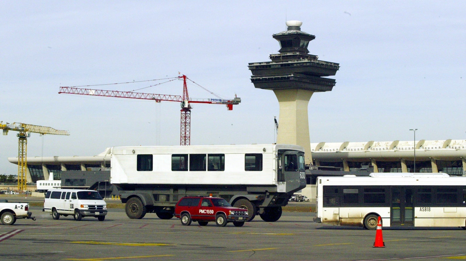 SLUG: LD-DULLES29 DATE: 01/20/2005 Photographer: Tracy A. Wo