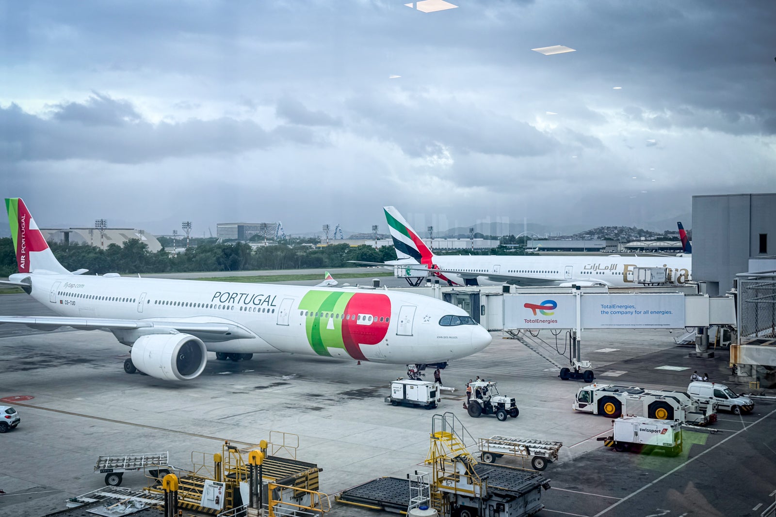 Fifth-freedom Emirates 777-300 GIG-EZE