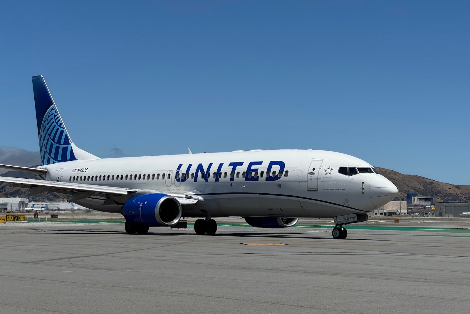 UNITED 737-800