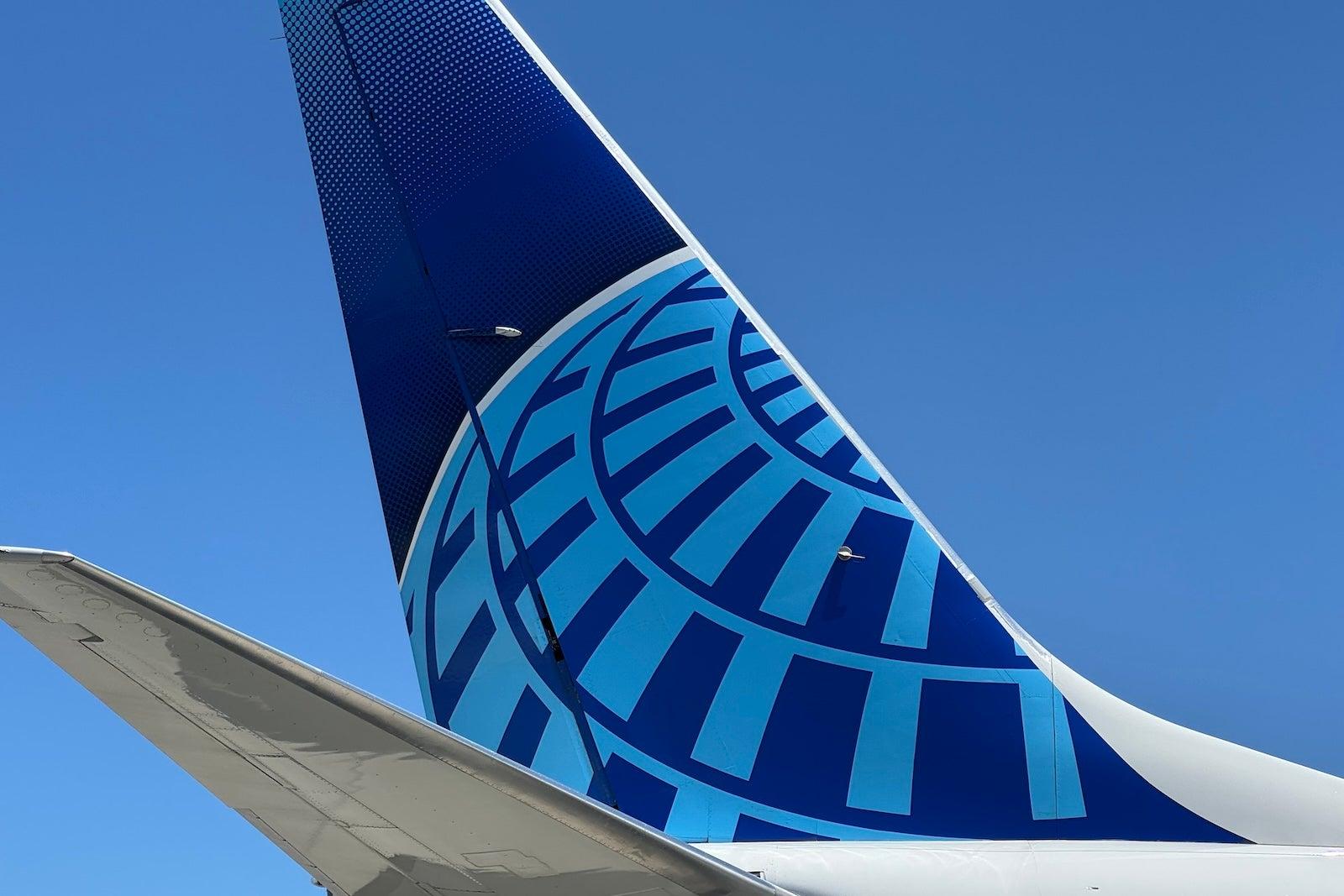 united airlines tail