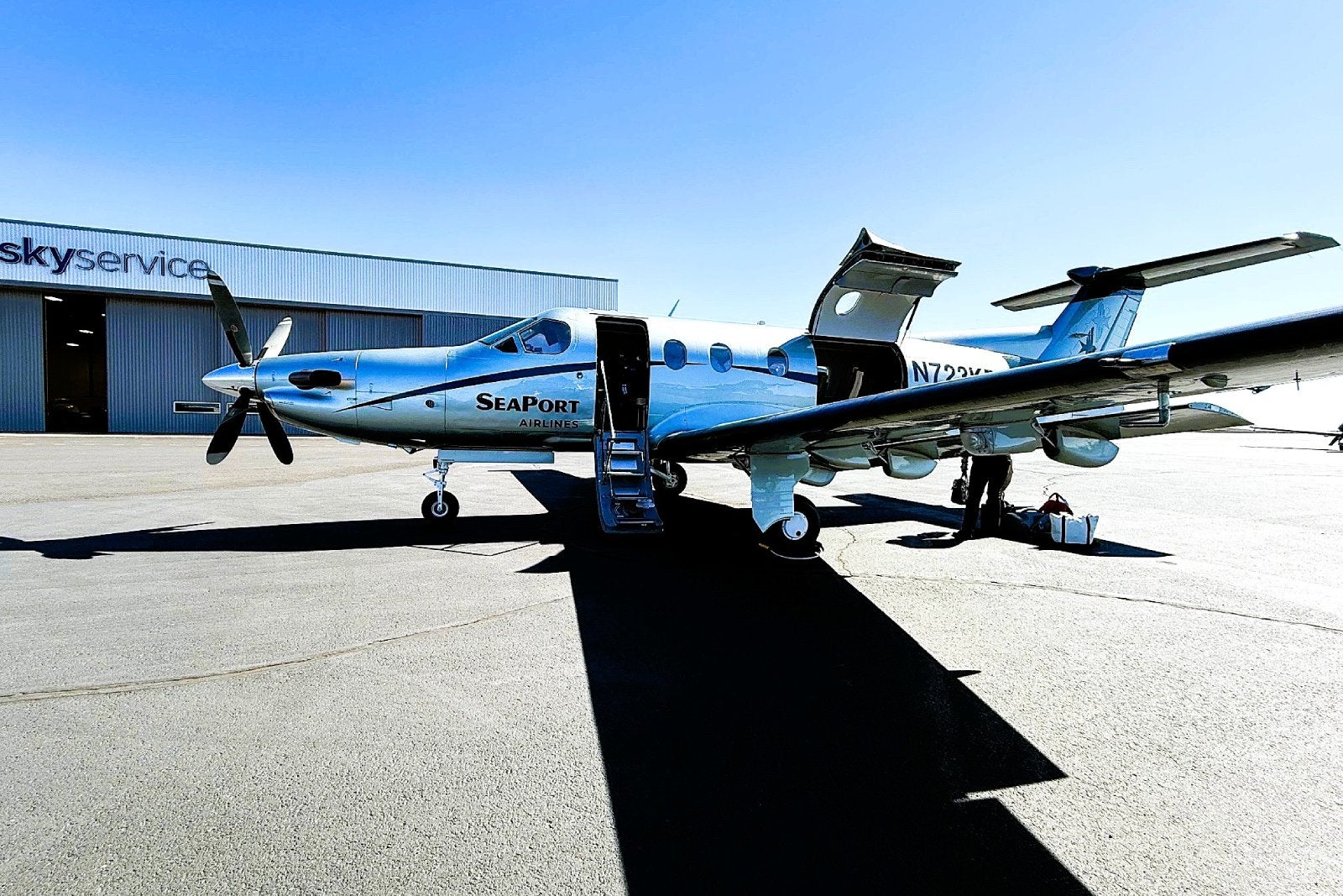 1_SeaPort Airlines plane